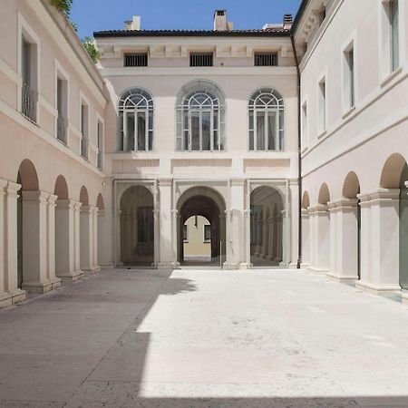 PALAZZO BECCAGUTTI CAVRIANI - Gallery Suite e Frescoes Suite Mantua Exterior foto